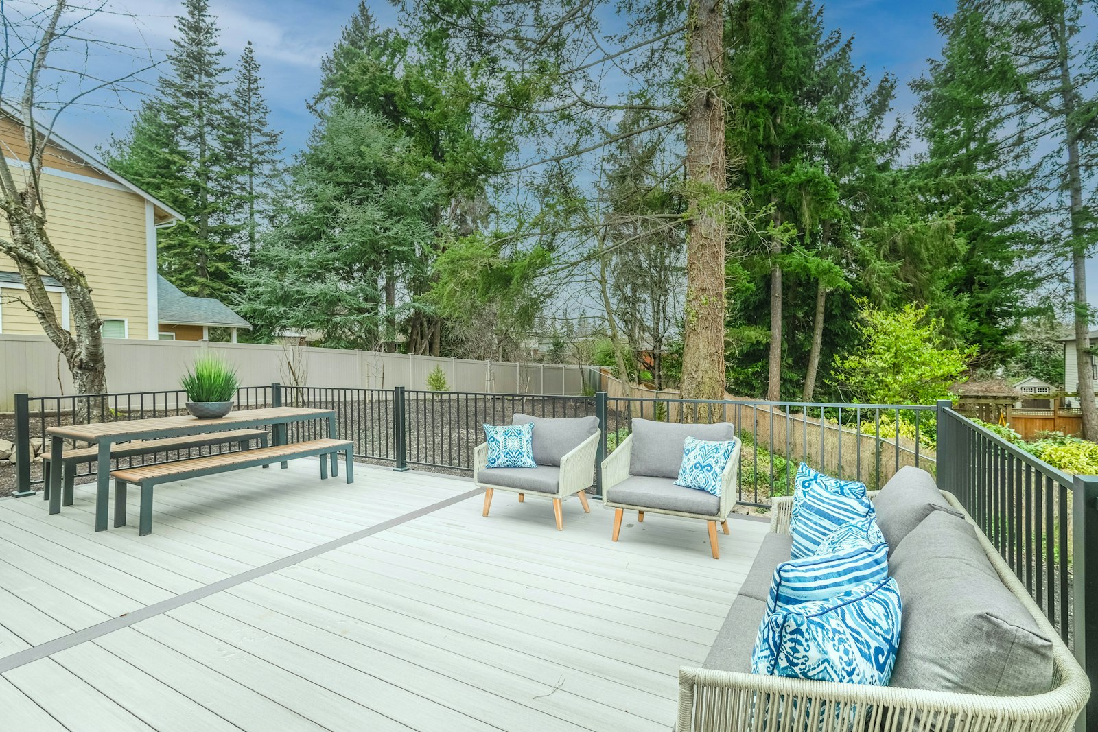 Composite backyard deck, CraftWell Group London Ontario
