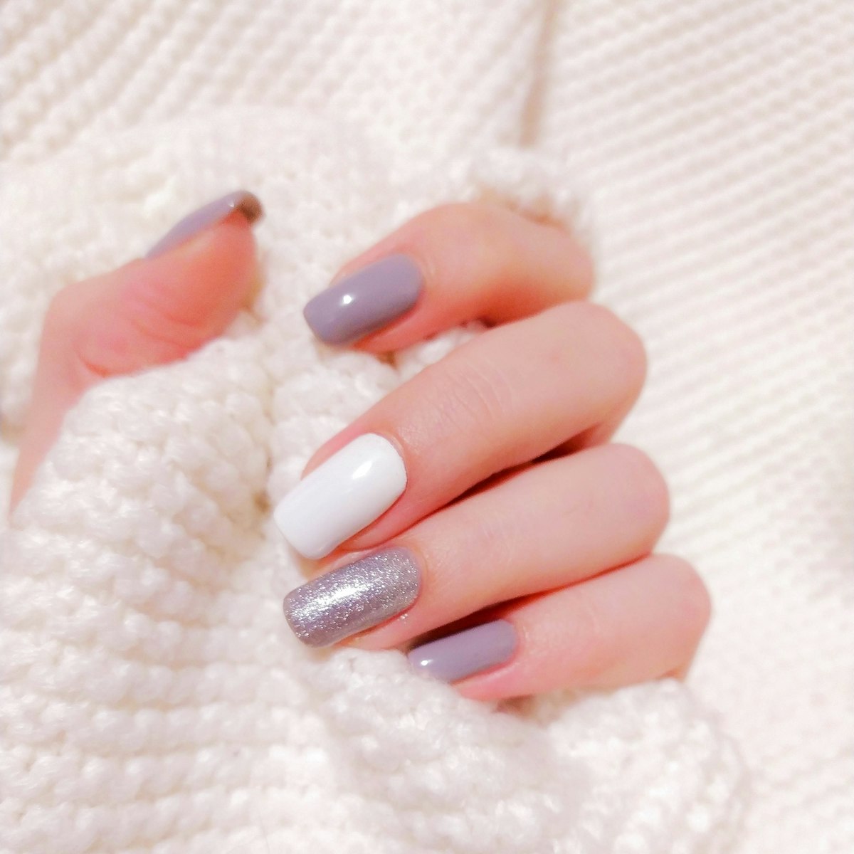 Soft neutral manicure with subtle accent nails